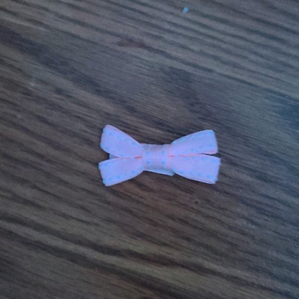 A doll bow